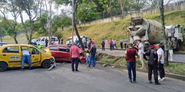 Cuatro personas resultaron lesionadas en accidente en la avenida Guabinal