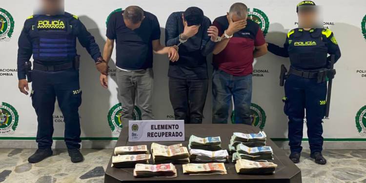 Sorprendidos presuntos ladrones cuando salían de cometer un hurto en un local