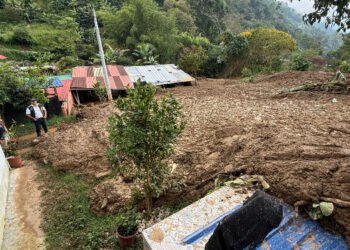 Bombada afectó dos viviendas en la vereda La Cascada