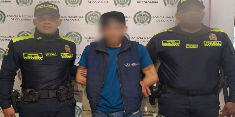 Detenido sujeto con varias dosis de Tussi