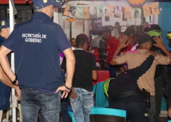 Autoridades cerraron locales e incautaron armas durante operativos 