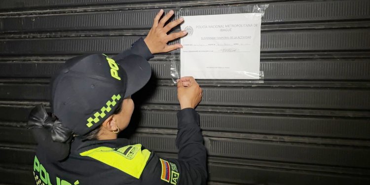 Autoridades cerraron cuatro establecimientos por incumplir con la documentación