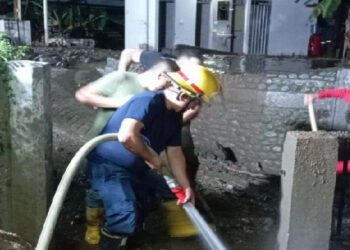Alcaldía atiende emergencia por desbordamiento de quebradas en el Cañón del Combeima