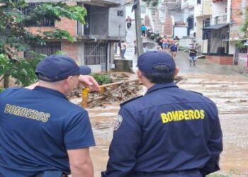 Organismos de socorro de Ibagué atienden emergencia por desbordamiento de quebrada La Volcana