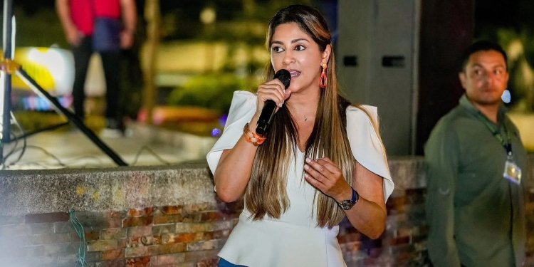 Gobernadora despide con agradecimiento al Coronel Fuelagán en el Tolima