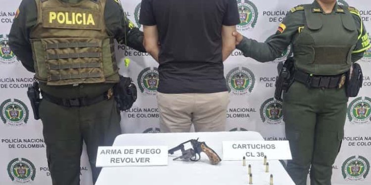 Conductor capturado por ir armado dentro de su carro en la vía Fresno – Honda