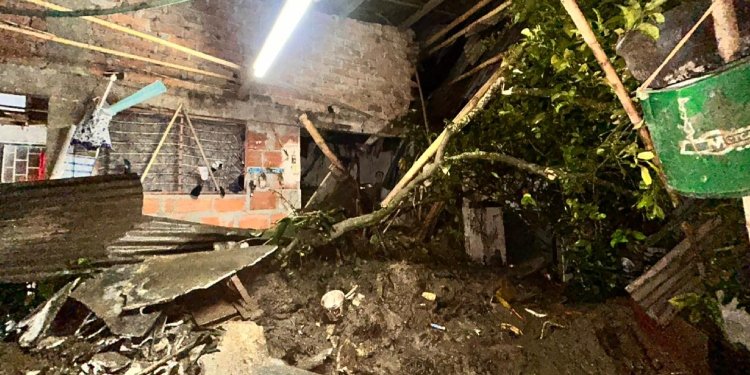 Alcaldesa Johana Aranda hace presencia en el barrio San Isidro tras emergencias por lluvias