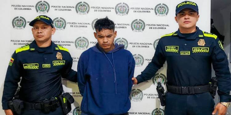 ‘Pillado’ extranjero luego de cometer un hurto en  un local comercial