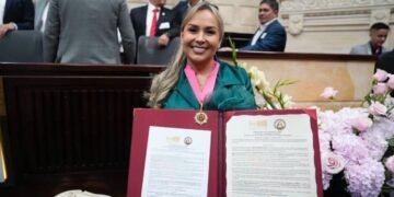 Alcaldesa Johana Aranda recibe la orden ‘Policarpa Salavarrieta’ del Congreso de la República