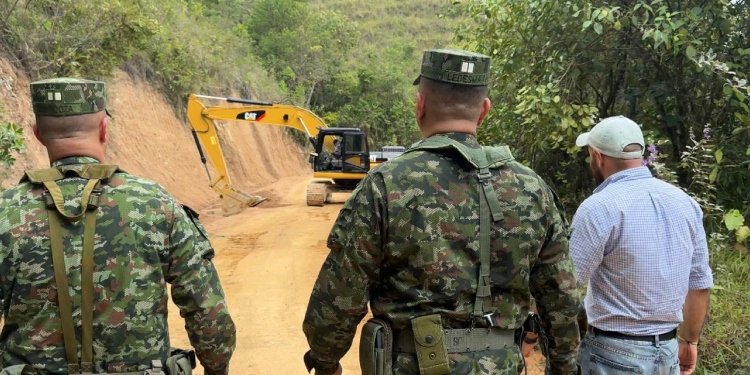 Trabajo entre Alcaldía y Ejército en Rovira permite mejorar movilidad en zona rural de este municipio