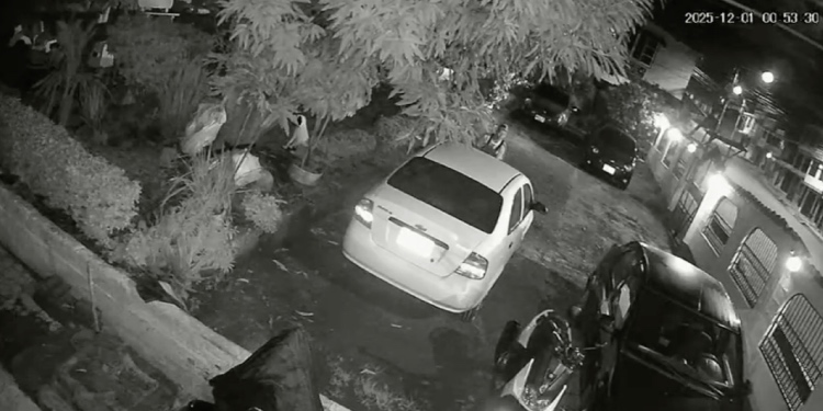 En menos de 40 segundos robaron en parqueadero de un conjunto residencial