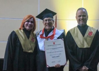 UT otorga título ‘Honoris Causas’ al abogado Hernando Hernández en Ciencias de la Educación