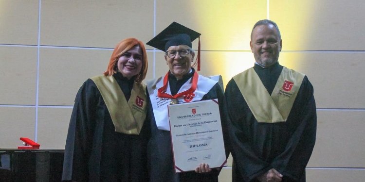 UT otorga título ‘Honoris Causas’ al abogado Hernando Hernández en Ciencias de la Educación