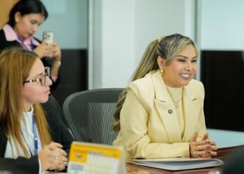 Alcaldesa Aranda presentó propuestas a la Aerocivil para mejorar la conectividad del Aeropuerto Perales