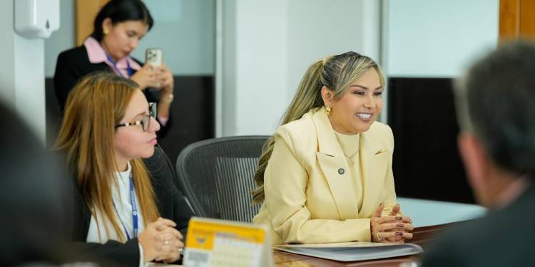 Alcaldesa Aranda presentó propuestas a la Aerocivil para mejorar la conectividad del Aeropuerto Perales