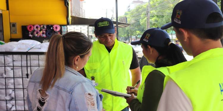 Le pusieron el ojo a la invasión del espacio público sobre la avenida Ambalá