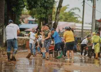 Balance de emergencia en Melgar: 37 familias afectadas y calles cubiertas por material de arrastre