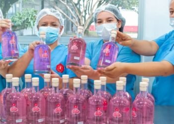 La Fábrica de Licores del Tolima abre oportunidades para las mujeres