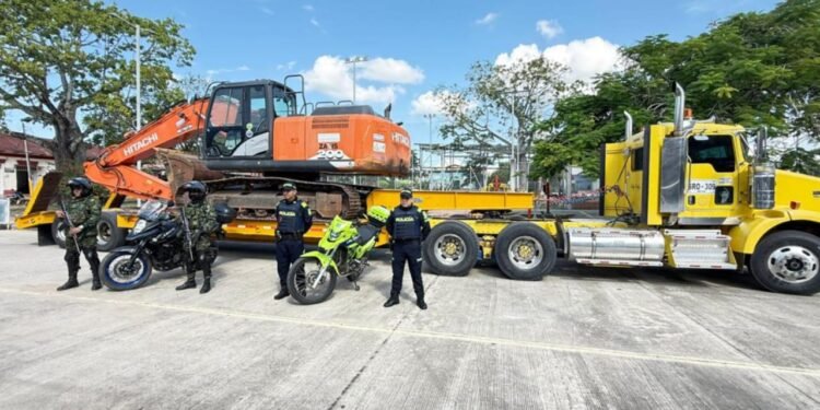 ¡Iba cargada para la minería ilegal! Ejército frenó maquinaria en carretera