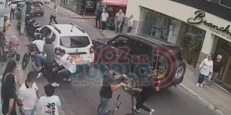 ¡Indignación! Presunto hurto termina con bebé en peligro durante fuga