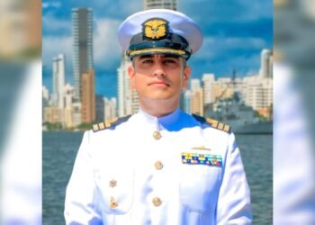 Honda pone comandante en el buque más grande de Colombia