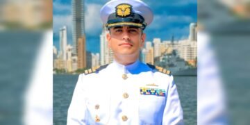 Honda pone comandante en el buque más grande de Colombia