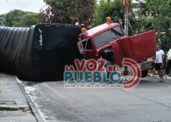 Camión colapsó en bajada y generó caos en la Ciudadela Bolívar de Ibagué