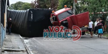 Camión colapsó en bajada y generó caos en la Ciudadela Bolívar de Ibagué