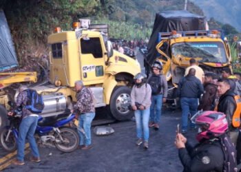 ¡Colapso total en la vía Ibagué – Cajamarca! Choque múltiple paraliza el corredor vial
