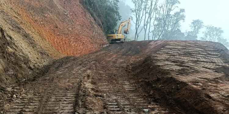 Tras un mes incomunicados, habilitan paso en La Congoja y avanzan obras viales en Santa Isabel