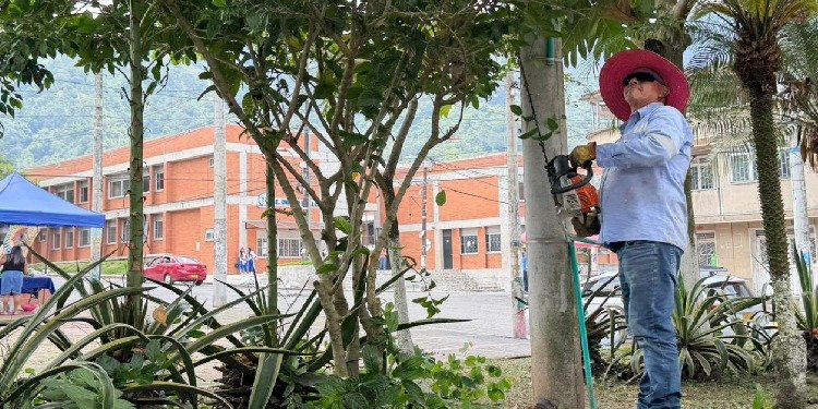  Administración Municipal arregló alumbrado público y embelleció el Parque de Belén