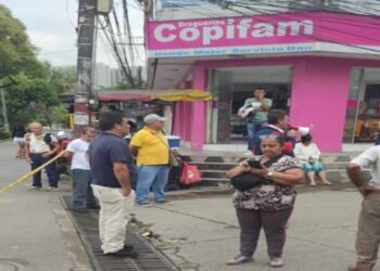 Habitantes del barrio La Gaviota protestan por falta de medidas viales y advierten posible cierre de la avenida Ambalá
