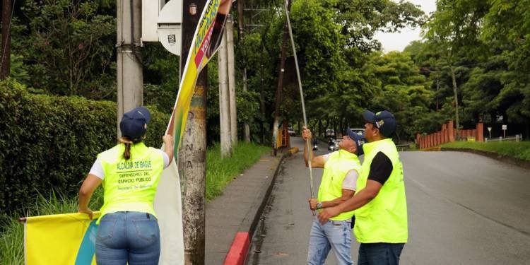 Más de  200 elementos publicitarios de campañas políticas ha desmontado la Dirección de Espacio Público 