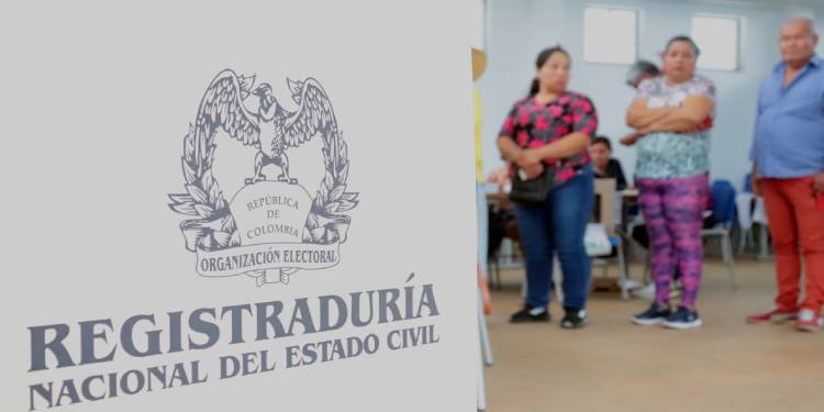 Prohibición total de propaganda electoral el día de la votación y el retiro obligatorio de toda publicidad política