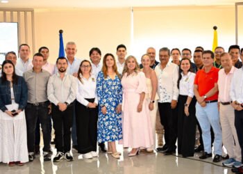 Ibagué proyecta vuelos internacionales tras mesa de conectividad aérea