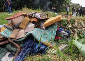 Autoridades lideraron jornada de limpieza y recuperación de parque en la Comuna Ocho