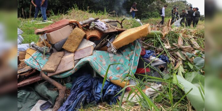 Autoridades lideraron jornada de limpieza y recuperación de parque en la Comuna Ocho