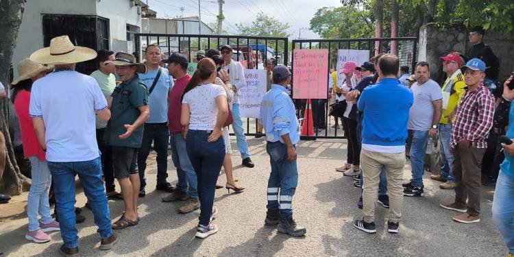 Continúa el desacuerdo y bloqueo de la Hacienda La Miel por avalúos del predial