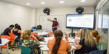Capacitan a docentes en inglés para fortalecer el bilingüismo en las aulas en Ibagué