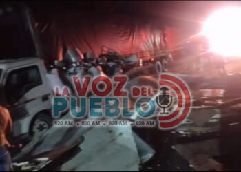 Noche de susto en La Línea: tractocamiones chocaron y bloquearon la vía