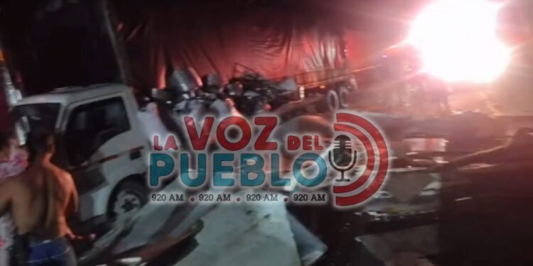 Noche de susto en La Línea: tractocamiones chocaron y bloquearon la vía
