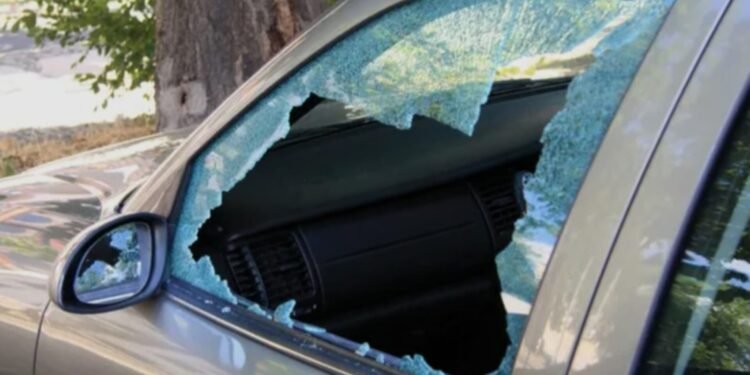 ¡Homicidio! Balean a conductor dentro de su carro