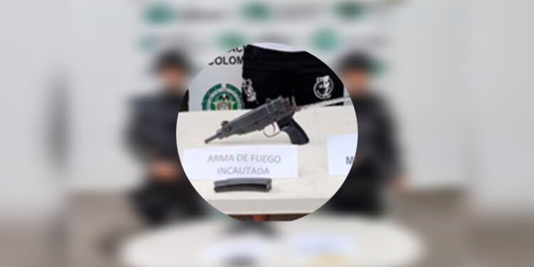 ¡Portaba mini Uzi en Lérida! Lo investigan por posibles nexos con sicariato
