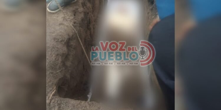 ¡Indignación total en Armero Guayabal! Ataúd se rompió dos veces y el cuerpo terminó en el suelo