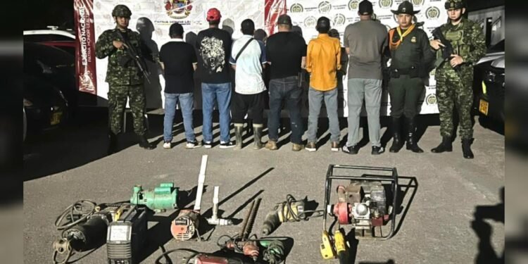 ¡Socavón ilegal al descubierto! Seis capturados mientras saqueaban oro en Casabianca