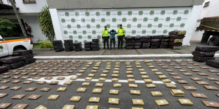Millonario golpe al narcotráfico: incautaron casi dos toneladas de marihuana en el peaje de Gualanday