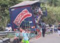 ¡Emergencia en la vía! Camión habría sufrido falla y terminó en accidente en Piedras