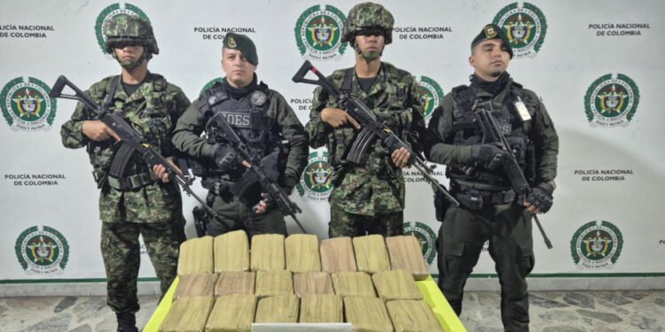 ¡Narcoenvío frustrado! Droga quedó tirada en la vía y fue incautada