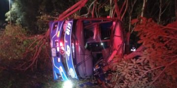 Tragedia en la vía Ibagué – Bogotá: bus se volcó y dejó tres muertos