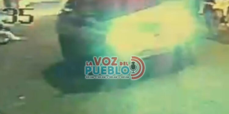 Lo arrolló y huyó: agente de tránsito quedó herido tras giro prohibido en semáforo del Palermo